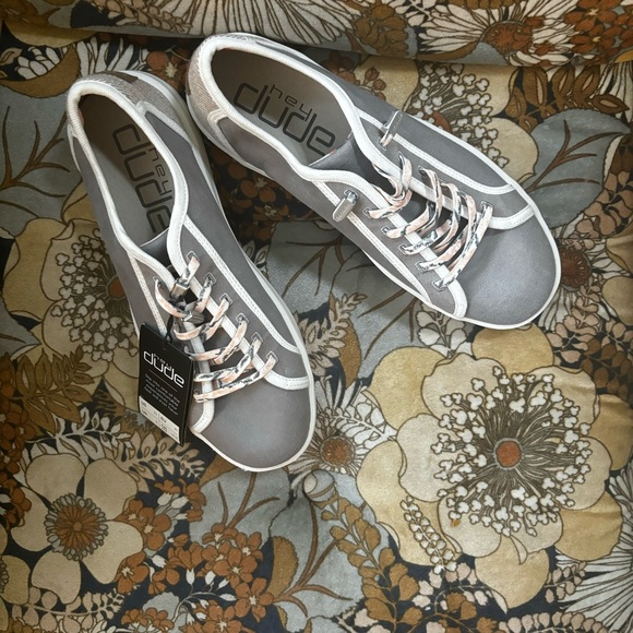 Hey Dude Women’s shoes - NWT size 10 - Picture 2 of 4